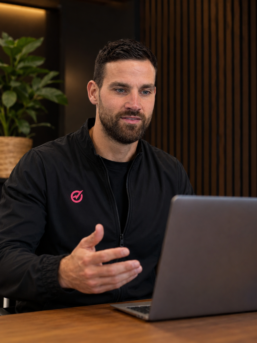 Coach beoordeelt ingestuurde techniekvideo